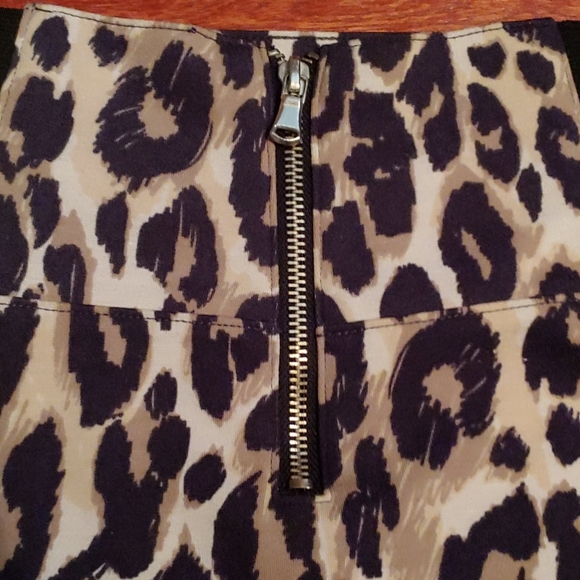 Leopard Print Stretch Cotton Zip Skirt - Picture 4 of 6